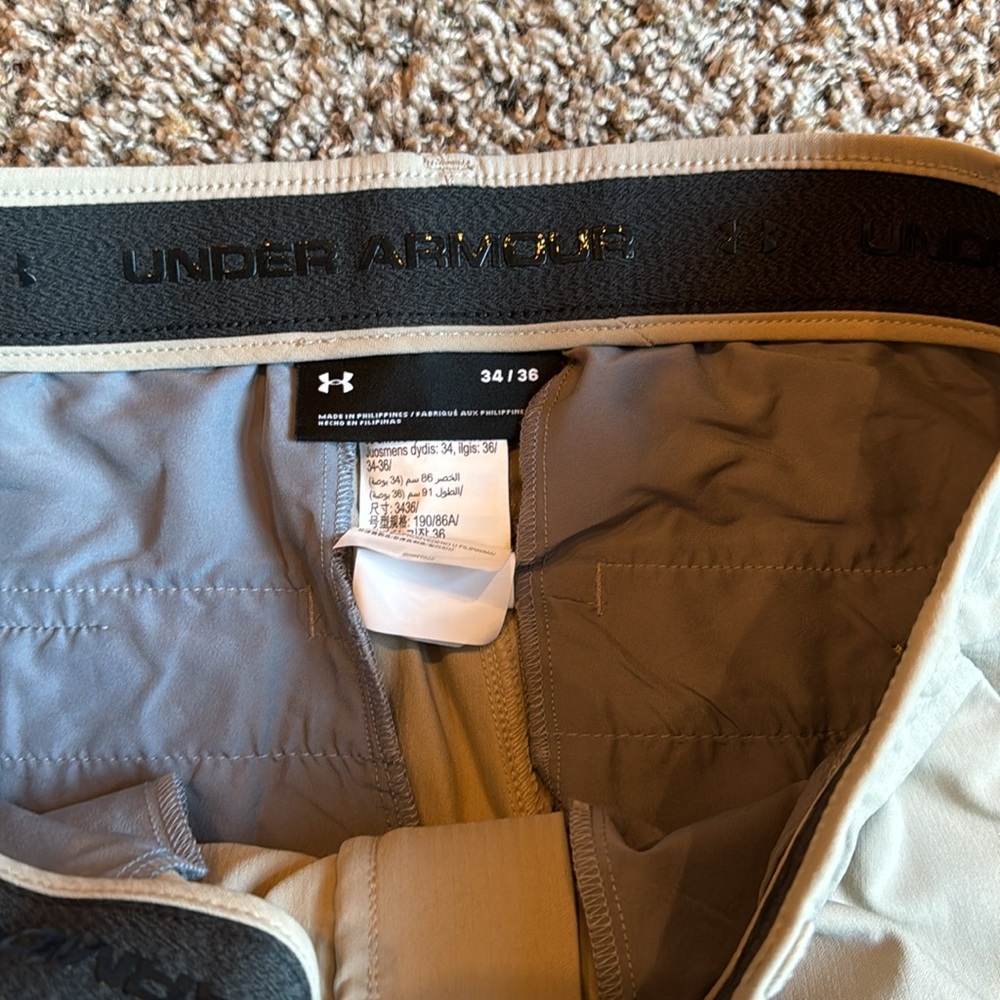 Men’s Under Armour khaki golf pants size 34/36- like new - Picture 2 of 4